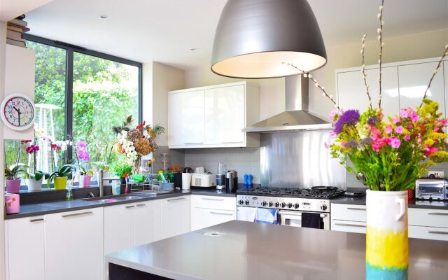 Contemporary 5 Bedroom House in North London