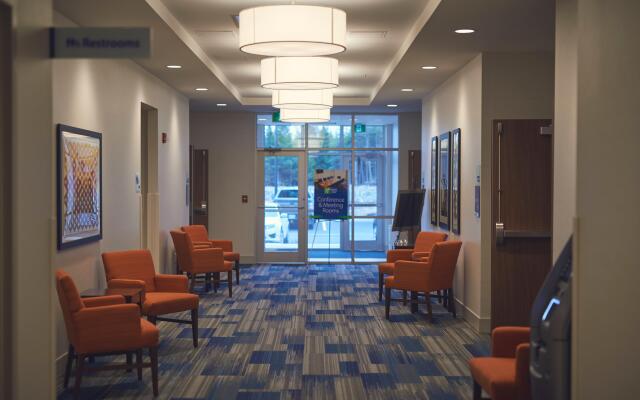 Holiday Inn Express & Suites St John's Airport by IHG