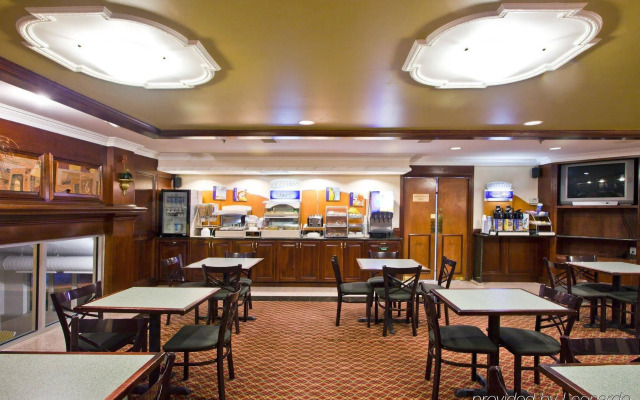 Holiday Inn Express Hotel & Suites Waterford by IHG