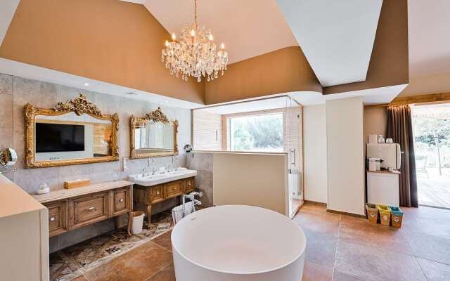 Le Hameau des Pesquiers Ecolodge, Curio Collection by Hilton