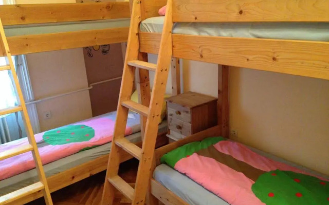 Yolo Hostel