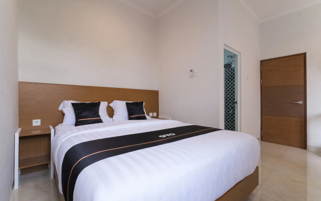 Super OYO Collection O 90023 Damar Kusumo Guest House