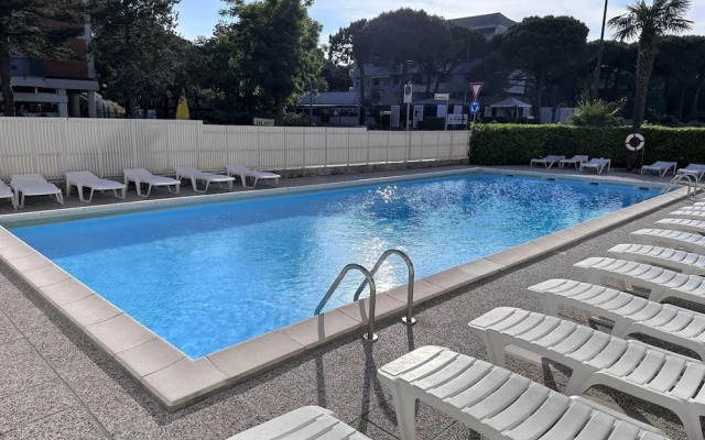 Flat in a Building With a Beautiful Pool - Beahost
