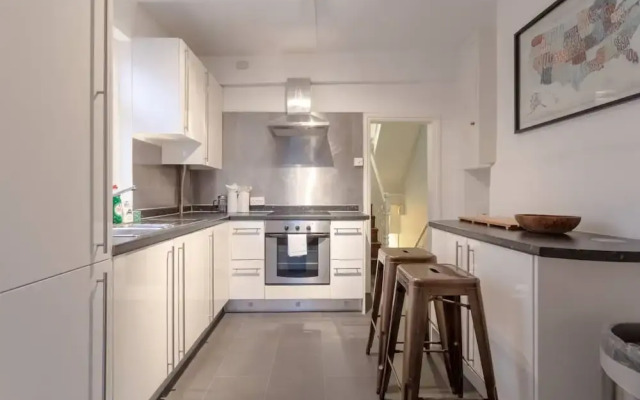 Cozy Charming 3 Bedroom House in Hammersmith