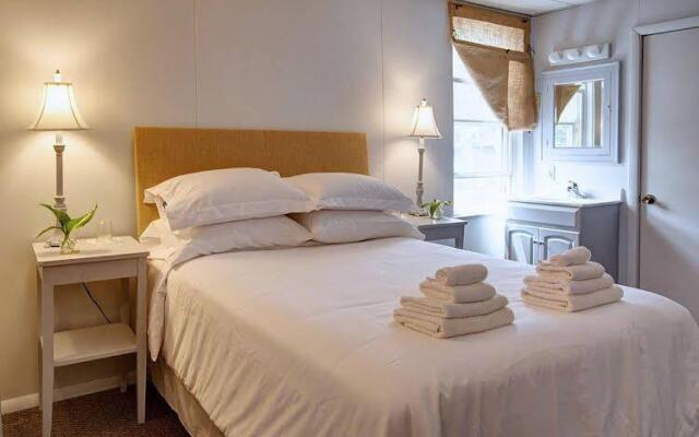 Pine Hill Arms Hotel