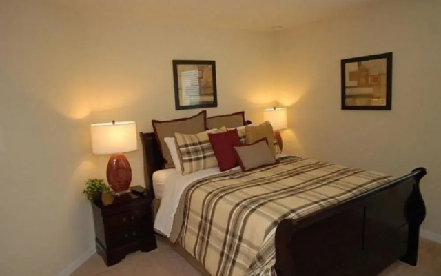 4464 Nirvana Parkway 6 Bedrooms, +3 Bathrooms