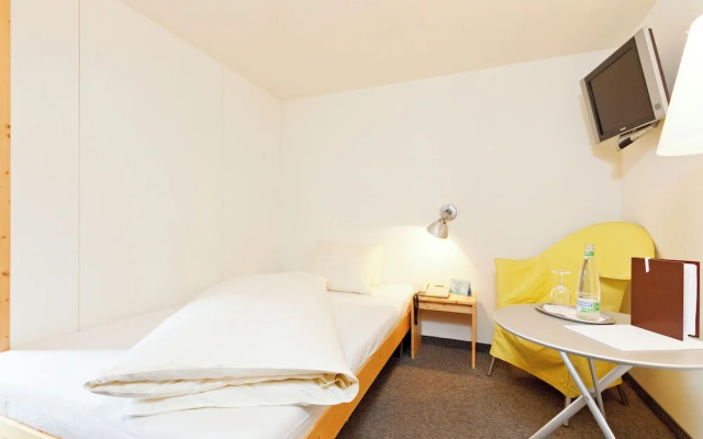 Hirschen Guesthouse - Village Hotel