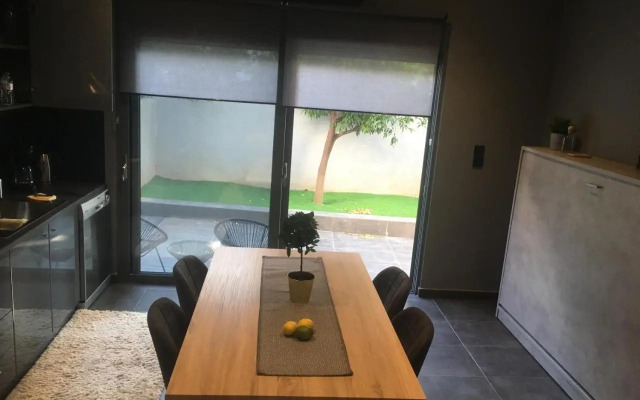 L apartment