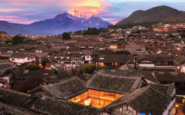 Mountain house boutique Guesthouse(Mufu shop in the ancient city of Lijiang)