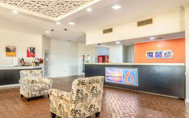 Motel 6 Natchitoches, LA
