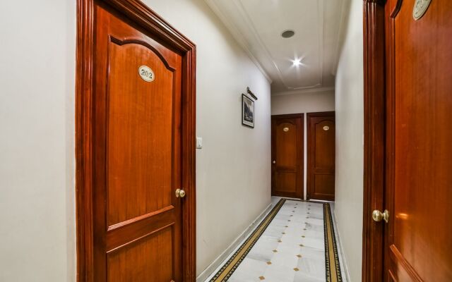 OYO 8198 Hotel Raj International