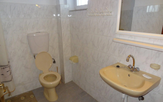 Michalis Studios & Apartments