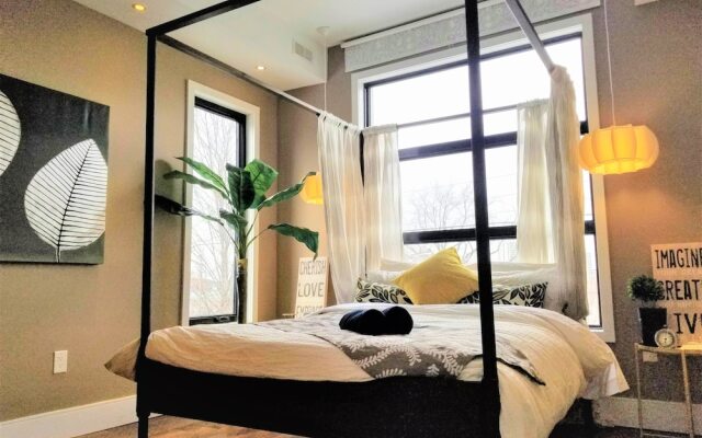 Luxury Central Toronto 2 bedroom suite
