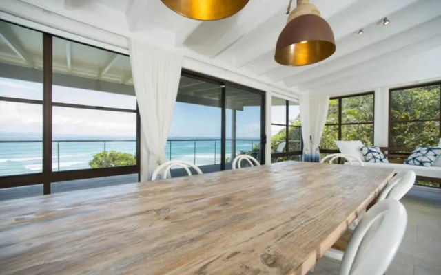 Fuller Holidays - Jane's on Wategos Unit 2, 37 Marine Pde-2 Bed Villa – Balcony – Byron Bay