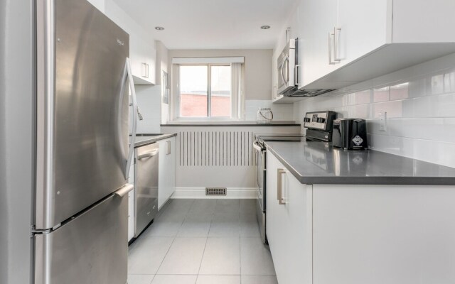 Bold Downtown Montréal Suites by Sonder