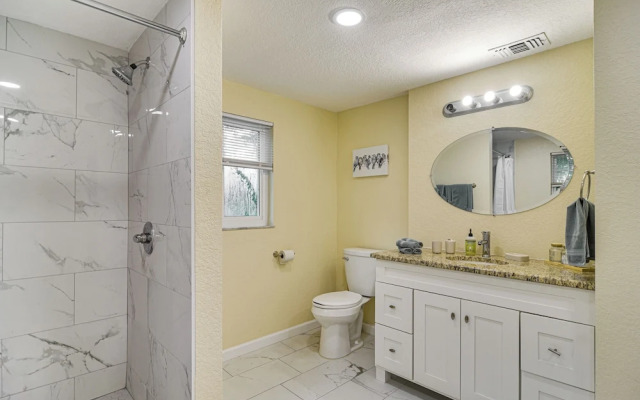 Tropical Tampa Home: Pets Welcome!