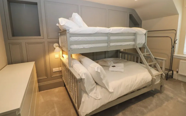 Netherdale Penthouse