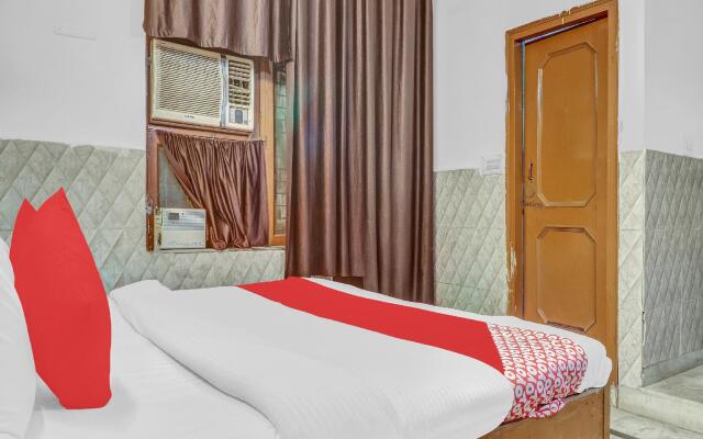 OYO Flagship 87309 Hotel Blue Moon