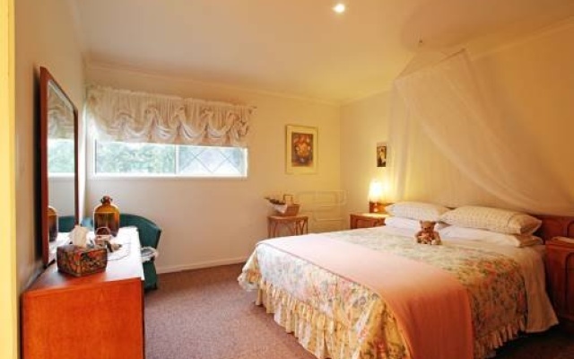 Wombat Cottage Bed & Breakfast – Guest Rooms – Narbethong