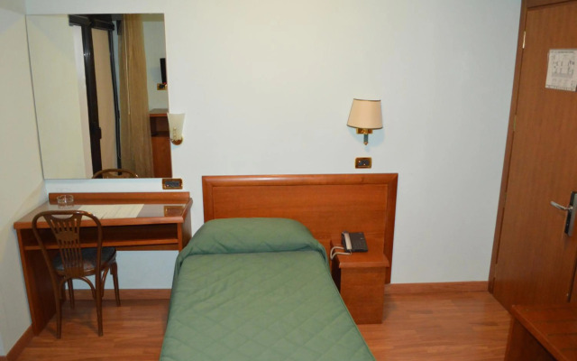 Canadian Hotel