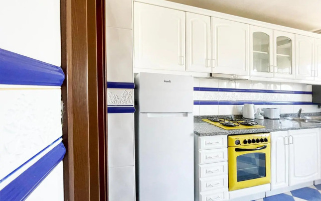 Yellow House Aveiro Free Netflix and garage