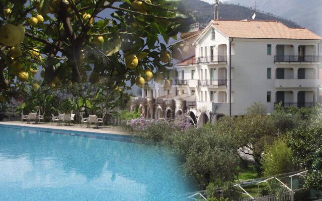 Riviera Suite Apartments