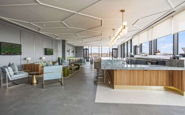 The Highlander at Radford, Tapestry Collection by Hilton