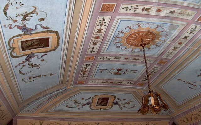 Holland International Rooms