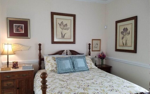 Silly Chickens Lodge B&B