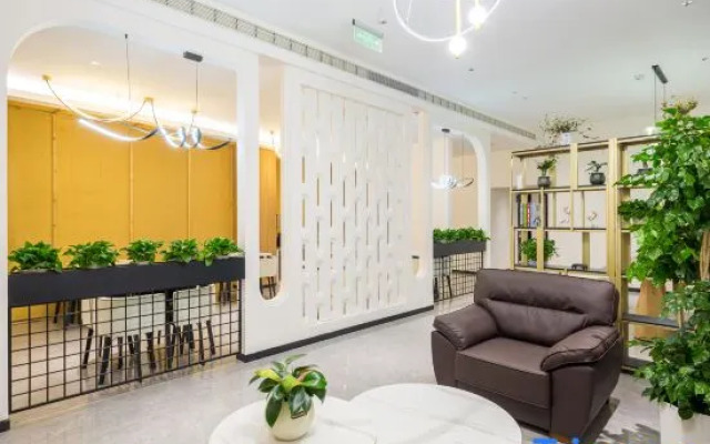 Rezen King Town Hotel