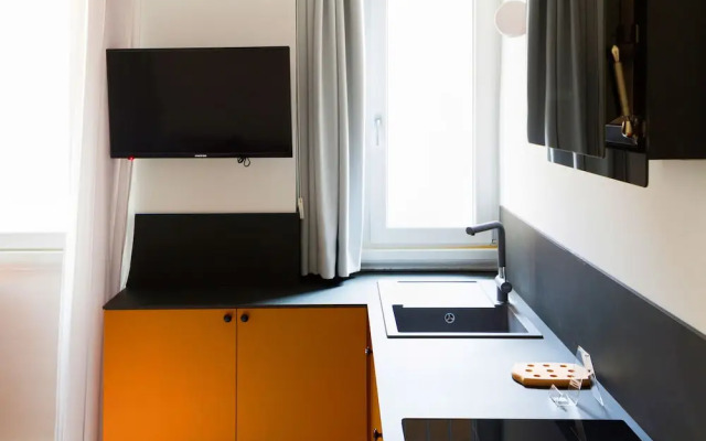 JOIVY Smart 1-Bed W/ Modern Amenities