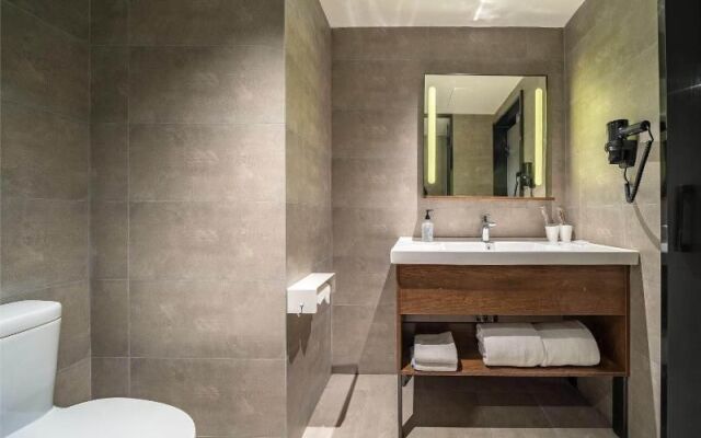 Hanting Hotel Shanghai Jiaoda Jiangchuan Road Metro Station New