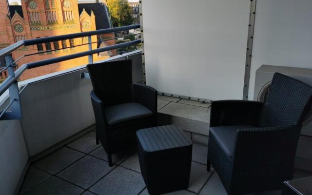 1 Person - Single - Appartement -Zentral gelegen in Leverkusen Wiesdorf - Friedrich Ebert Platz 5a , 4te Etage mit Aufzug-und mit Balkon
