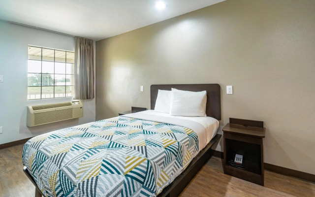 Motel 6 Livingston, TX