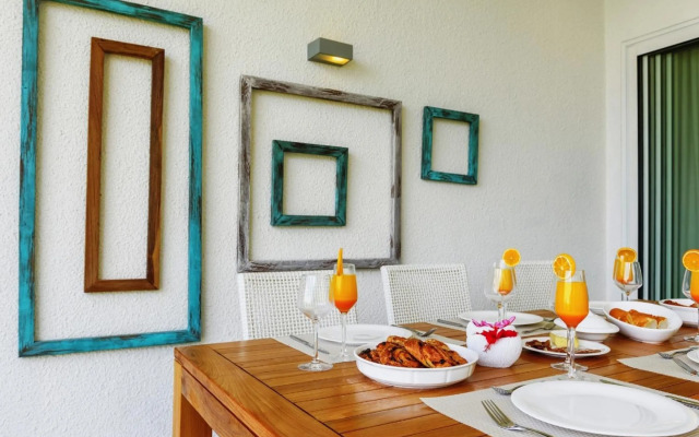 Myra Seafront Suites with Lov