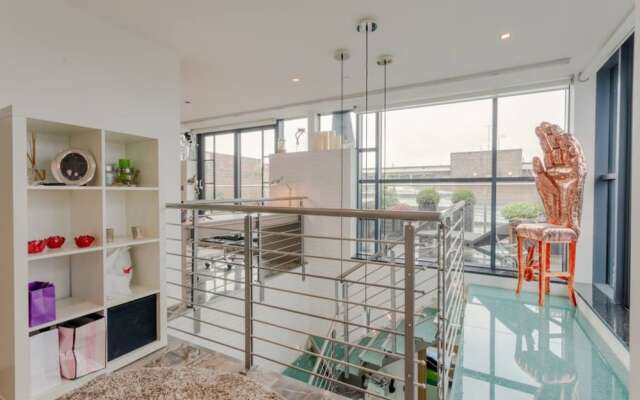 2 Bedroom Penthouse Apartment in Pimlico