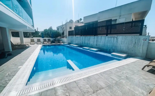 Sunny Blue Hotel