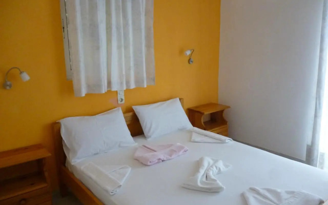 Babis Taverna & Rooms