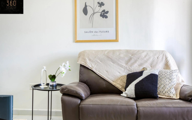 Spacious, 1BR duplex off UNI/Hospital with WIFI by 360 Estates