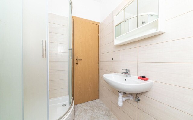 Stunning Apartment in Slatine With Wifi