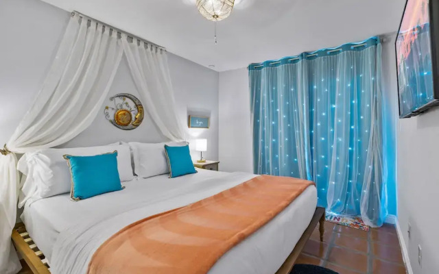 Little Den of Sunflowers