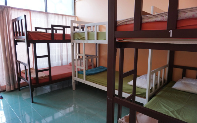 OYO 730 Meedee Hostel