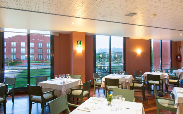 Отель Dolce by Wyndham Barcelona Resort