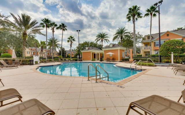 Kissimmee Rental w/ Balcony & Shared Pool