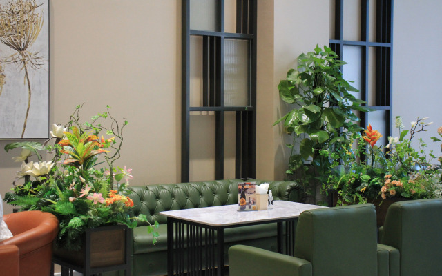 Lanura Apartments and Hotel