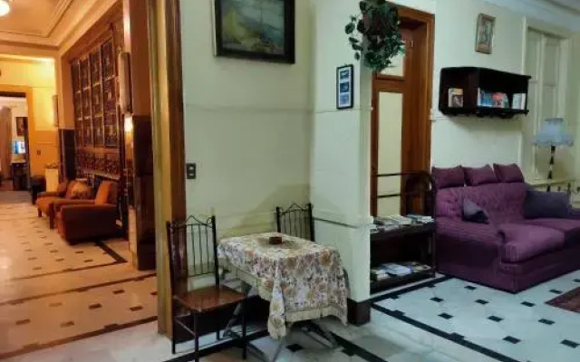 Triomphe Hotel