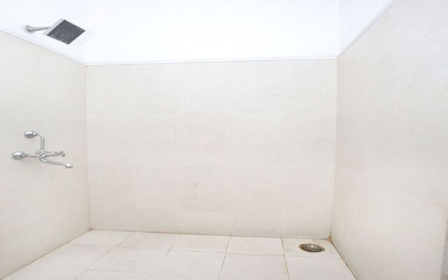 OYO 11844 Silver Star