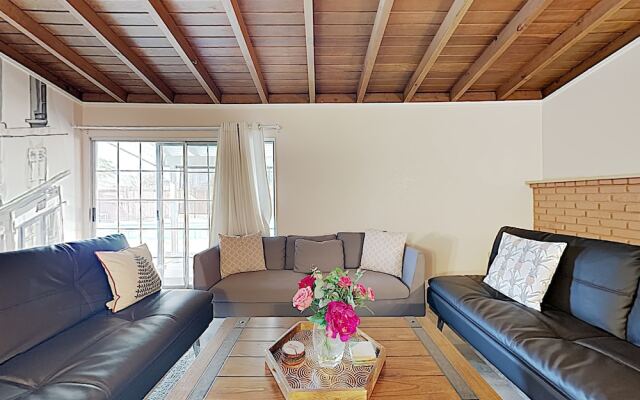 Larry 10631 - 3 Br home by RedAwning