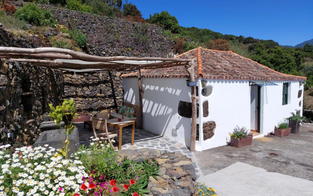 VV Casa Bastina "by henrypole home"