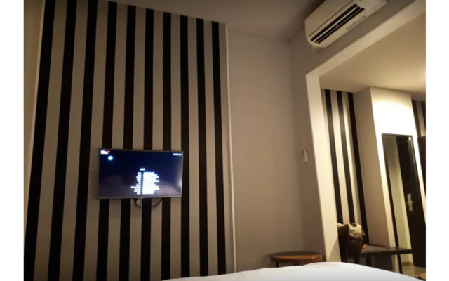 Cabin Hotel